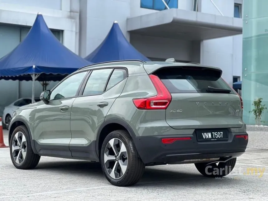 2025 Volvo XC40 B5 Plus SUV