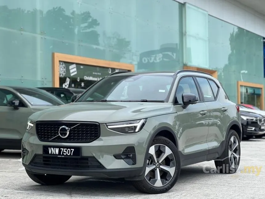 2025 Volvo XC40 B5 Plus SUV