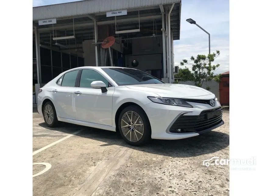 2024 Toyota Camry V Sedan