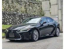 BIG WHEELS REVERSE CAMERA FULL NAPPA LEATHER VERSION-L WITH RED INTERIOR RARE COMBO 2021 LEXUS IS300 Lexus IS 300 2.0 Luxury