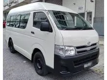 2011 Toyota Hiace 2.5 Window Van (Diesel)