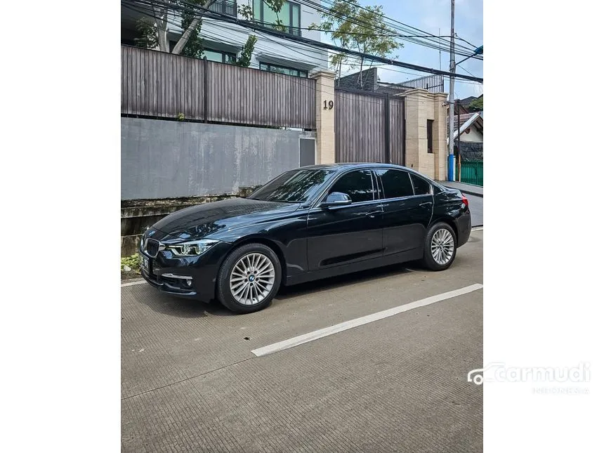 2018 BMW 320i Luxury Sedan