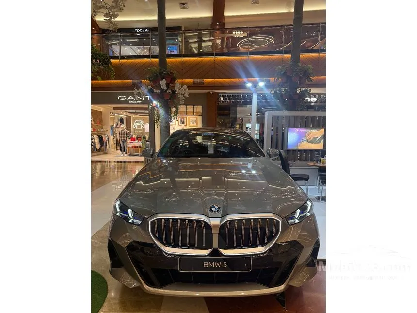 2025 BMW 520i M Sport Sedan