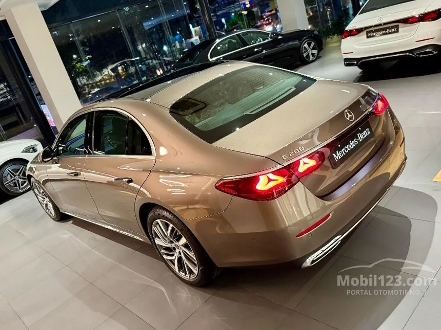 2025 Mercedes-Benz E200 Exclusive Line Sedan