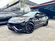 2021 Lamborghini Urus 4.0 inside Full Carbon