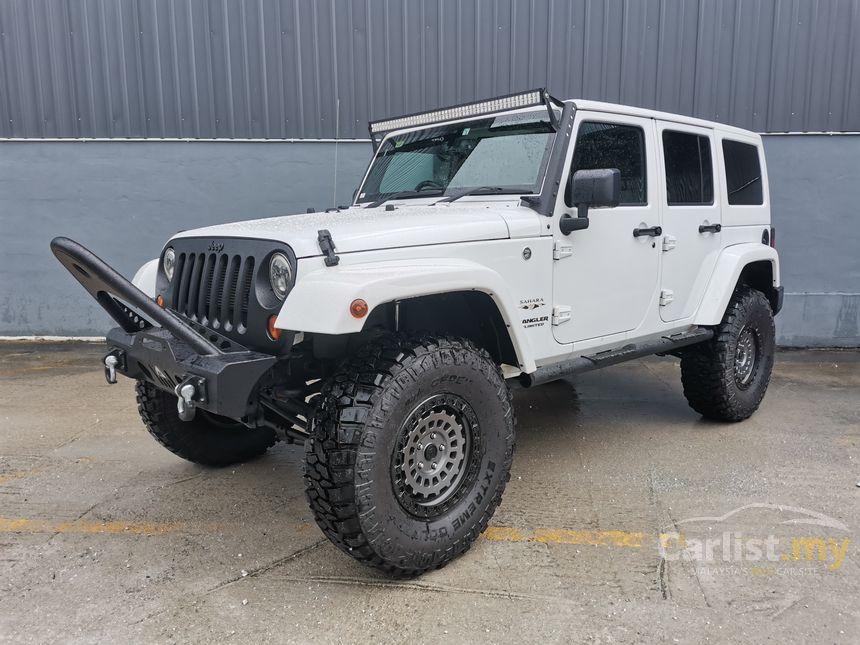 beige jeep wrangler