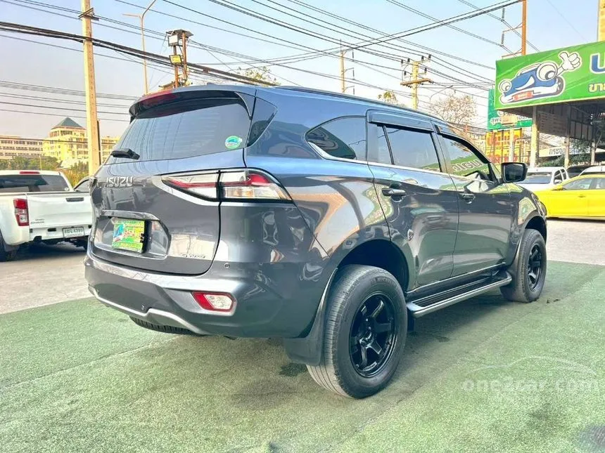 2022 Isuzu MU-X Ultimate SUV