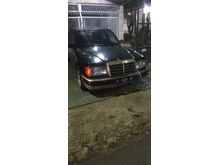 1988 Mercedes-Benz 300E classix
