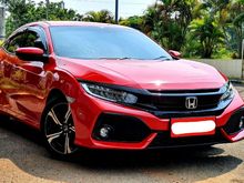 2018 Honda Civic 1.5 E Hatchback merah kilometer 25 rban pajak panjang