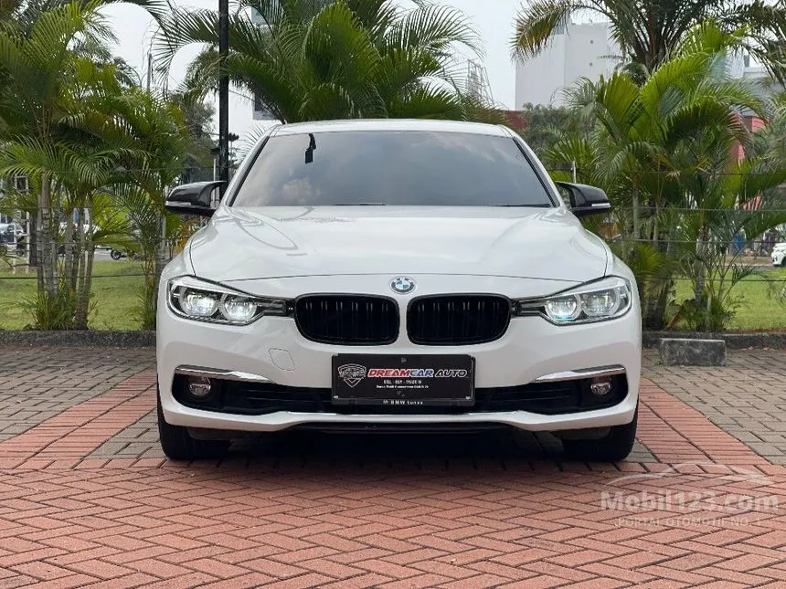 Jual Mobil BMW 320i 2018 Luxury 2.0 di DKI Jakarta Automatic Sedan ...