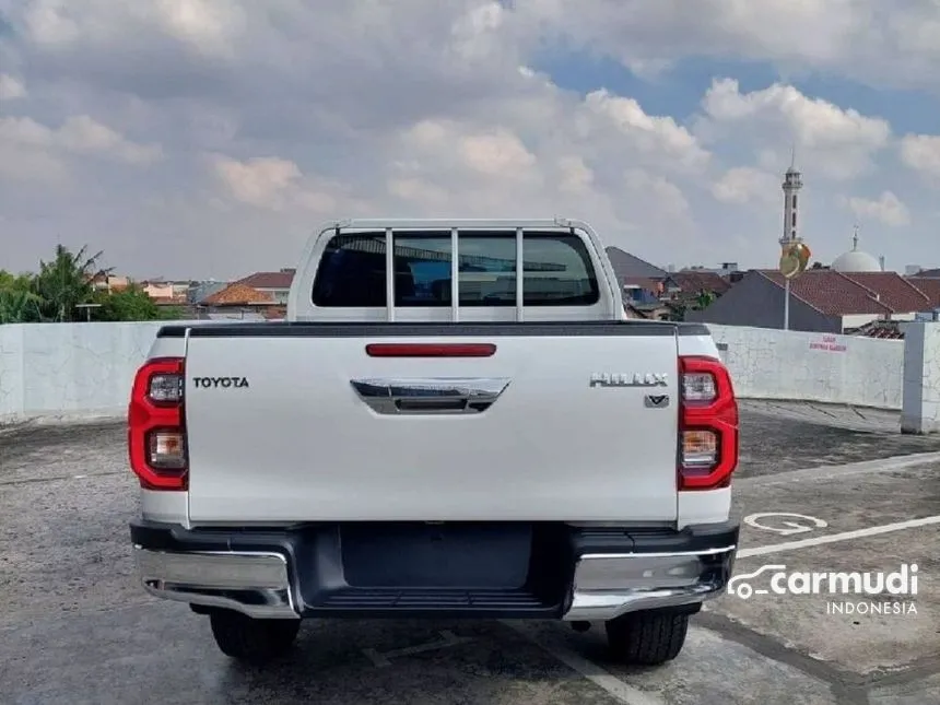 2023 Toyota Hilux V Pick-up