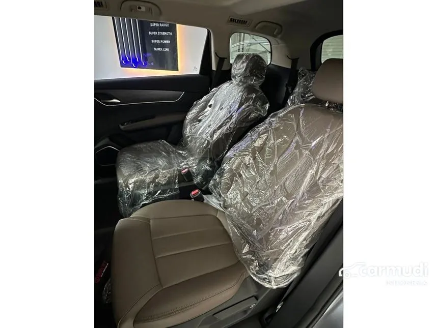 2025 BYD M6 Superior Captain 6-seater MPV