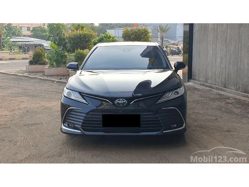 2022 Toyota Camry Hybrid Sedan