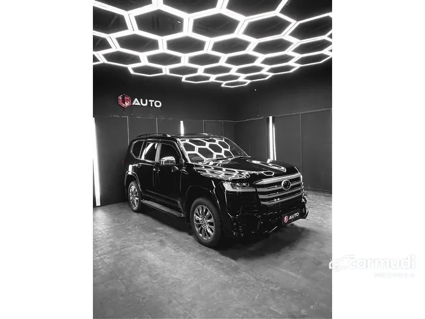 2022 Toyota Land Cruiser VX-R 70th Anniversary SUV
