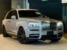 2023 Rolls-Royce Cullinan 6.7 SUV (7,300 KM ONLY) Tempest Grey Metallic, Red / Black Leather, Rolls Royce Bespoke Audio, Starlight Roof, Rear TV