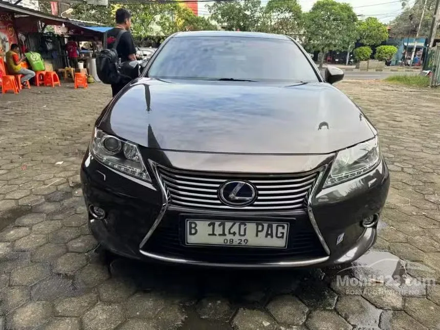 2014 Lexus ES 300h Sedan