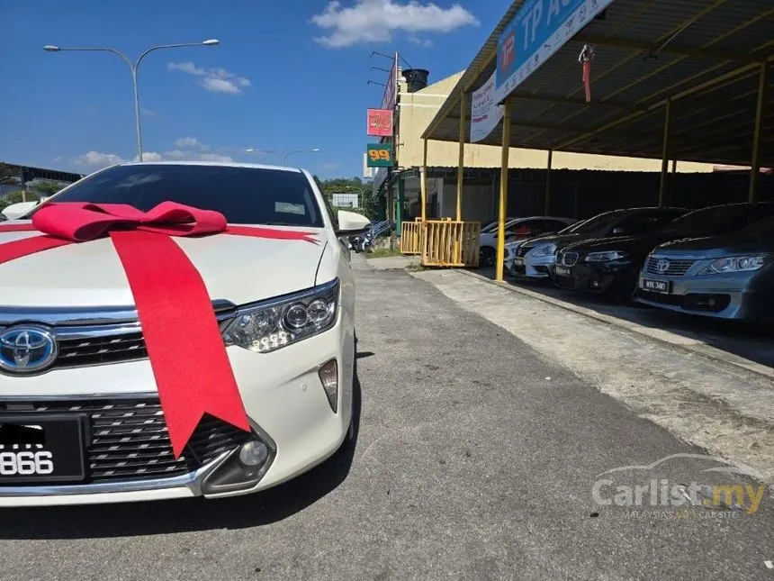 2016 Toyota Camry Hybrid Premium Sedan