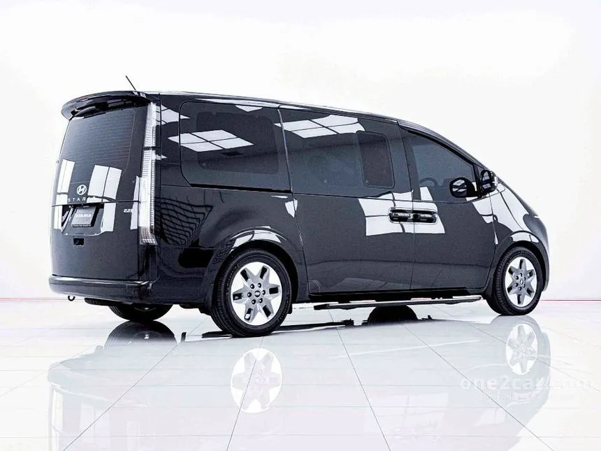 2023 Hyundai Staria SEL Van