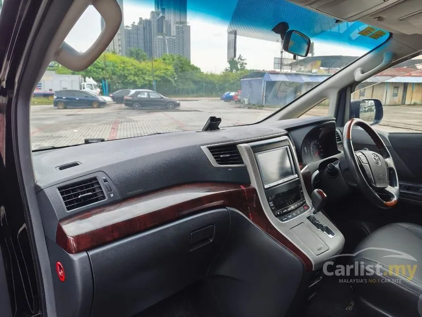 2013 Toyota Vellfire Z MPV