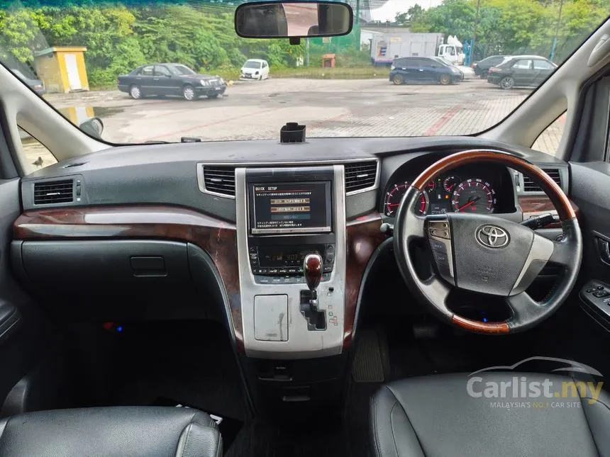 2013 Toyota Vellfire Z MPV