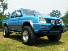 2004 Mitsubishi Storm 2.5 L200 GLS Pickup Truck (A)