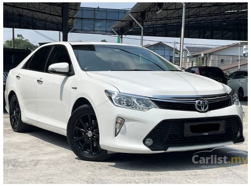 2016 Toyota Camry Hybrid Luxury Sedan