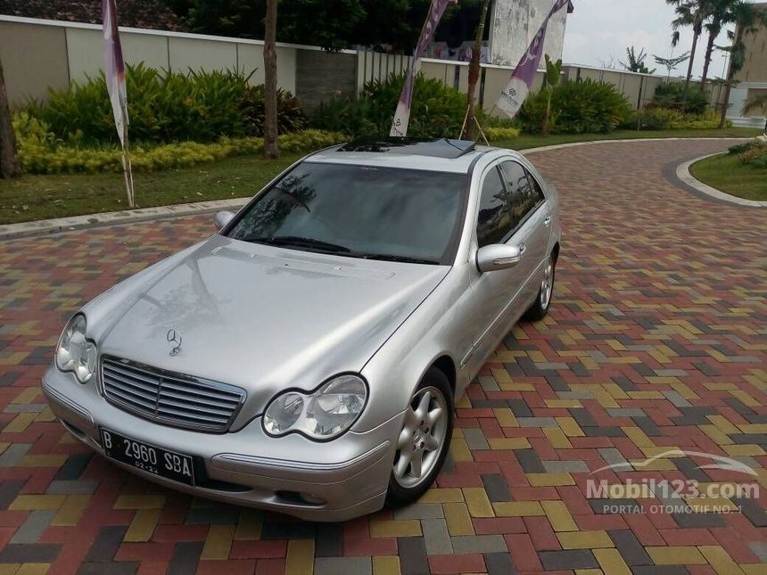 2002 Mercedes-Benz C240 Elegance Sedan