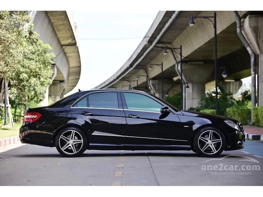 2011 Mercedes-Benz E250 CGI BlueEFFICIENCY AMG Sedan