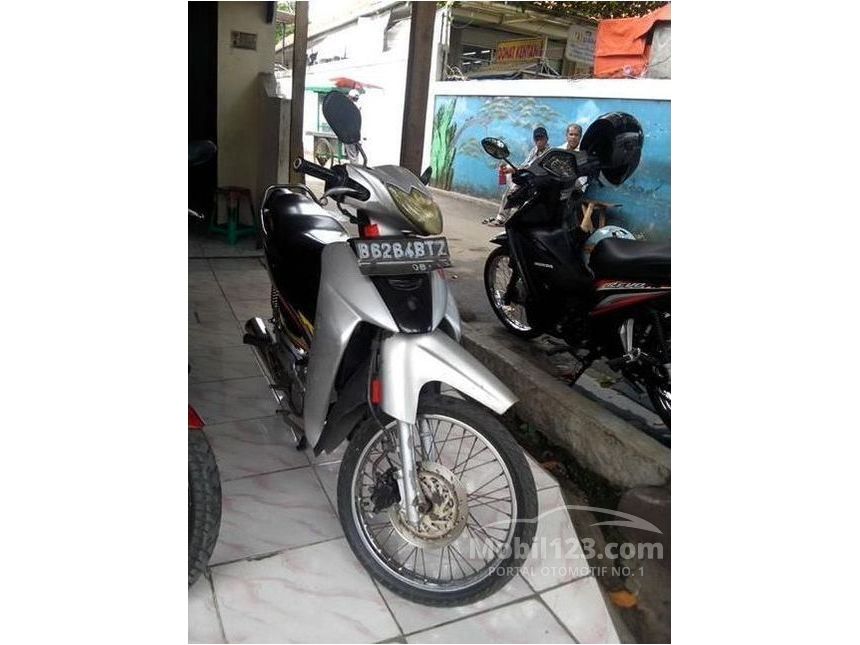 Jual Motor Suzuki Smash 2004 0 1 Di Dki Jakarta Manual Silver Rp 2 500 000 2031018 Mobil123 Com