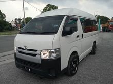 Toyota Hiace 2.5 DIESEL Window Van FULL SERVICES ROOF MONITOR REVERSE CAMERA FACELIFT