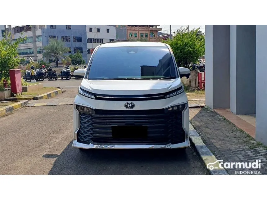 2022 Toyota Voxy (Premium Color) MPV