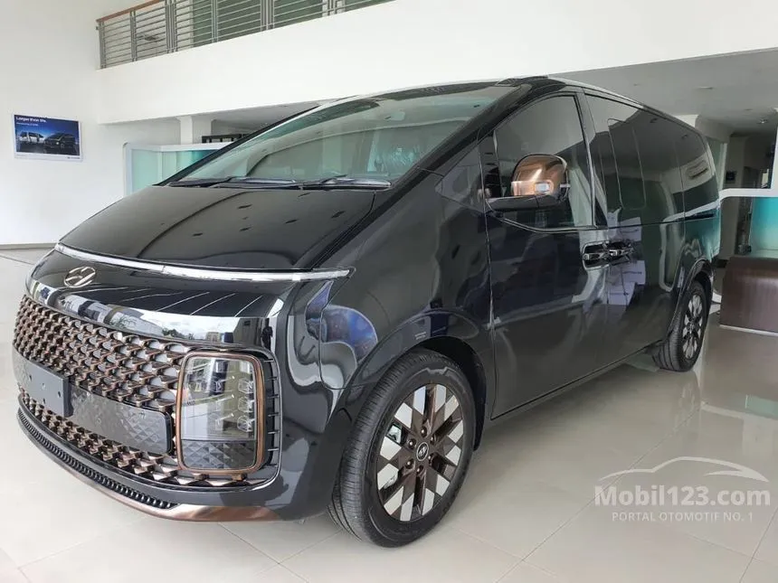 Jual Mobil Hyundai Staria 2024 Signature 9 2.2 di DKI Jakarta Automatic Wagon Hitam Rp 900.000.000