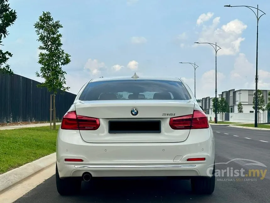 2016 BMW 318i Luxury Sedan