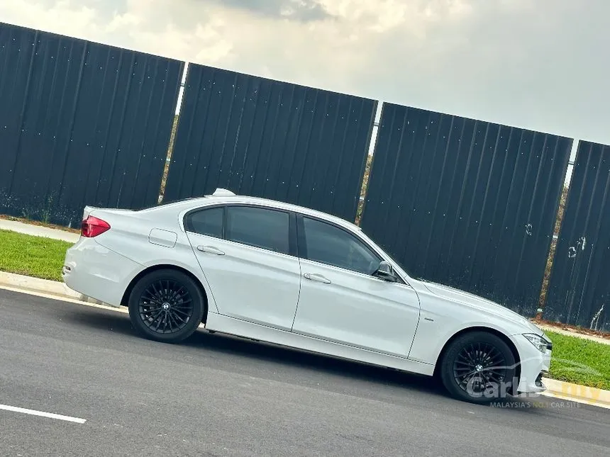 2016 BMW 318i Luxury Sedan
