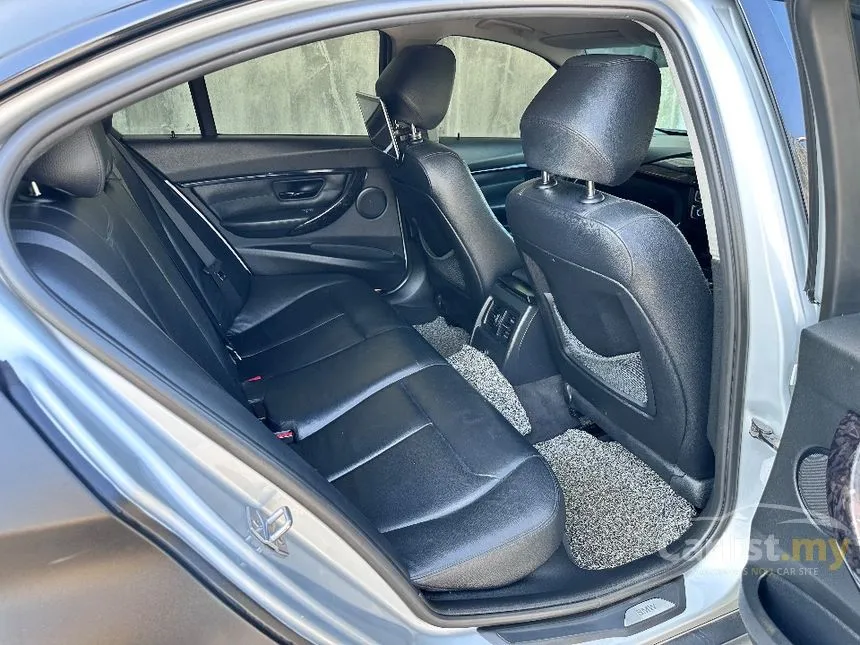 2013 BMW 320i Luxury Line Sedan