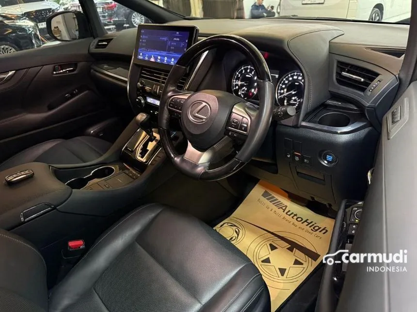 2022 Lexus LM 350 7 Seater MPV