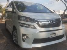 2014 Toyota Vellfire 2.4 ZG Edition - Showroom Condition - Low Mileage