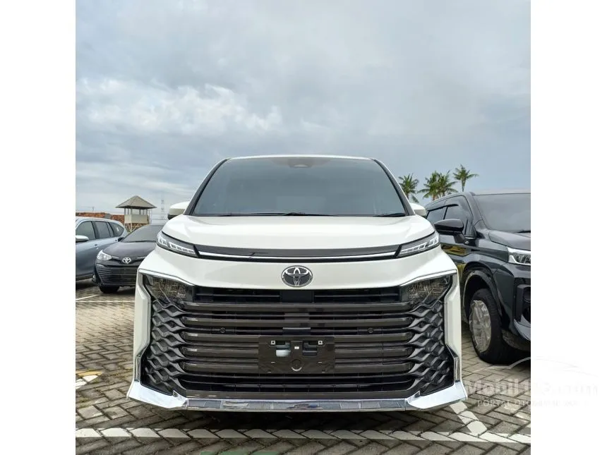 Jual Mobil Toyota Voxy 2025 (Premium Color) 2.0 di Banten Automatic MPV Putih Rp 500.000.000