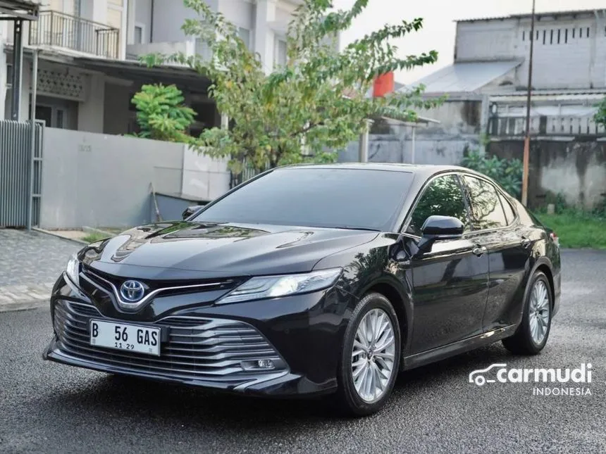2019 Toyota Camry Hybrid Sedan