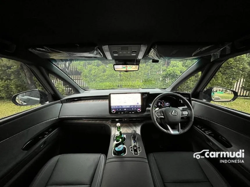 2024 Lexus LM 350h 7 Seater MPV