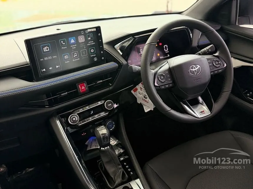 2026 Toyota Yaris Cross S HV with GR Parts Aero Pkg SUV