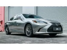 2021 LEXUS ES 250 2.5L LUXURY AUTO (POWER BOOT / SUNROOF / HEAD UP DISPLAY)