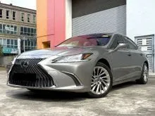 2021 Lexus ES 250 2.5L Luxury Sedan AUTO (POWER BOOT / SUNROOF / HEAD UP DISPLAY)