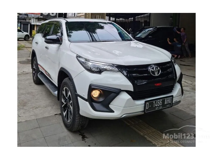 Jual Mobil Toyota Fortuner 2019 TRD 2.4 di Jawa Barat Automatic SUV Putih Rp 477.000.000
