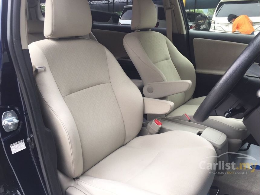 Recon 12 Toyota Wish 2 0 G 8 Seater Push Start Auto Cruise Beige Interior Very Rare Carlist My