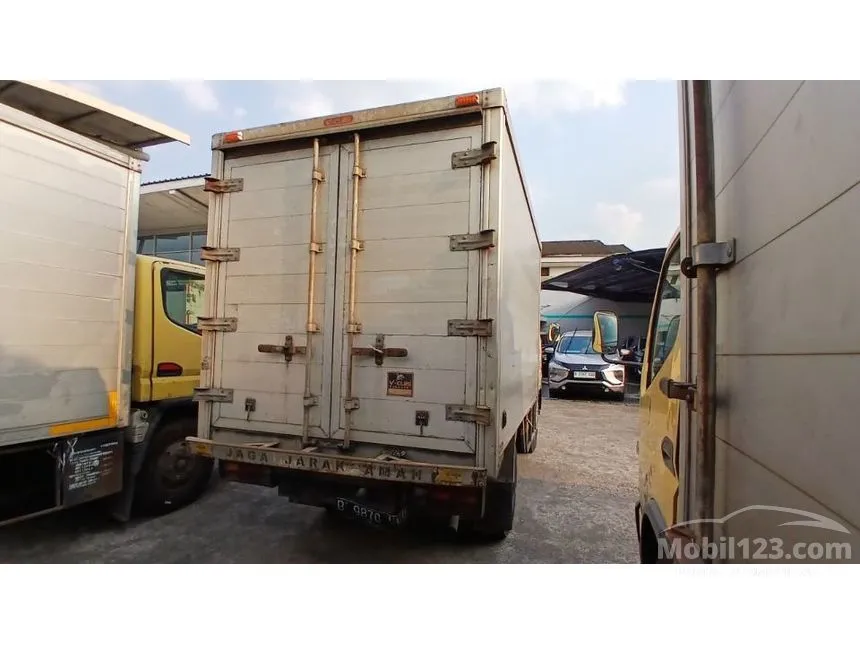 2017 Mitsubishi Colt Diesel FE SHD Truck