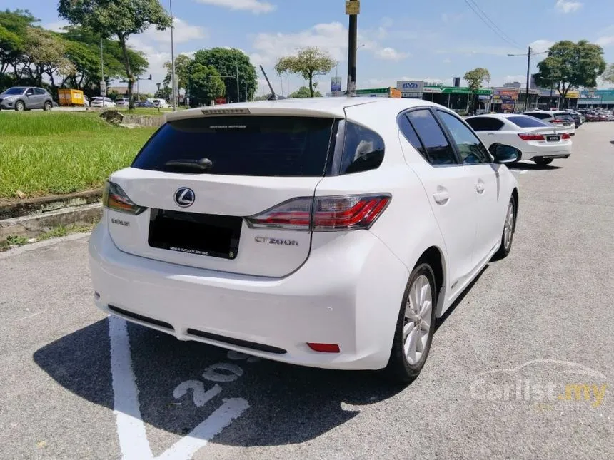 2011 Lexus CT 200h Luxury Hatchback