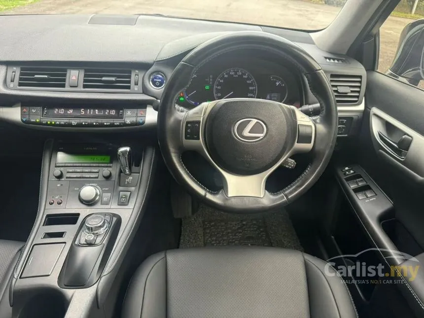 2011 Lexus CT200h Luxury Hatchback