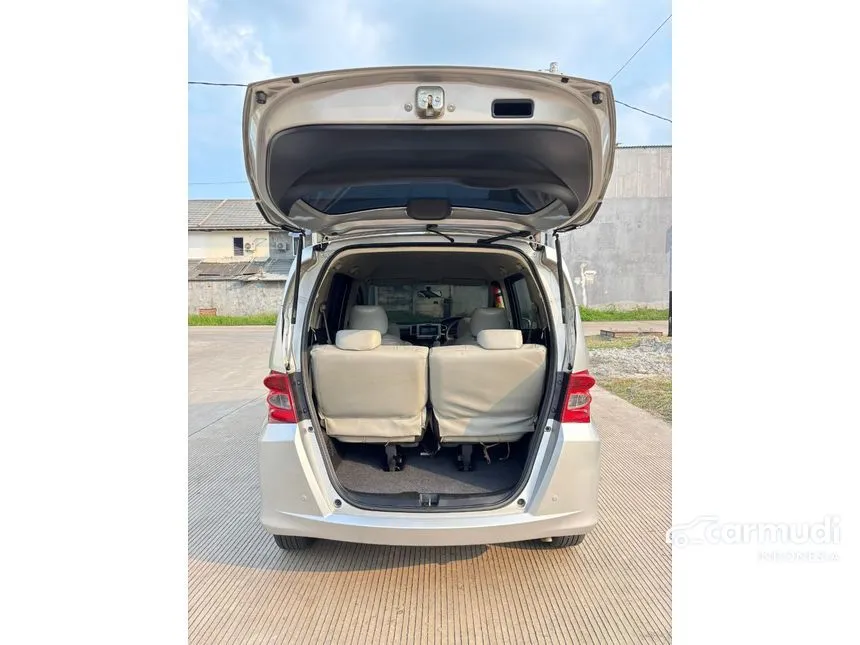 2011 Honda Freed Power Sliding Door MPV