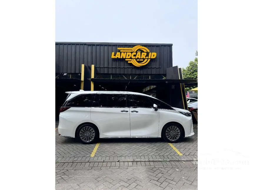 2024 Lexus LM 350h 4 Seater MPV